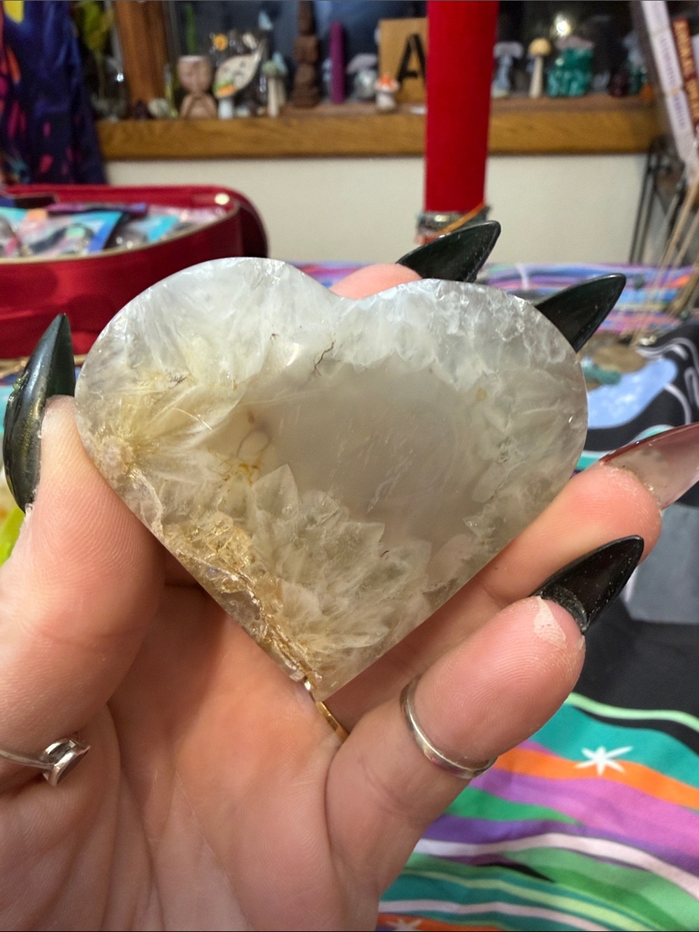 Crystal Heart Décor - Cream and White Decorative Heart flower agate